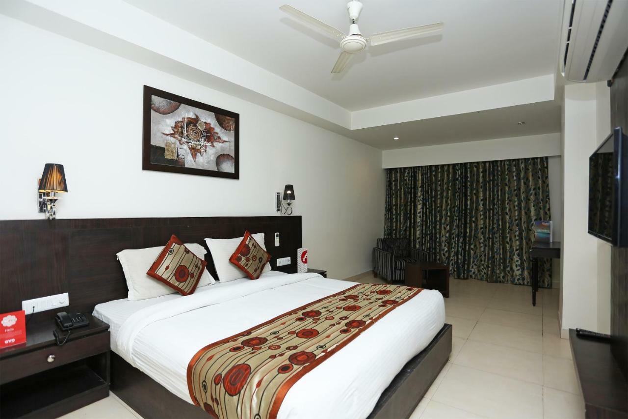 Capital O 3600 Hotel Royal Windsor Kāthgodām Kültér fotó