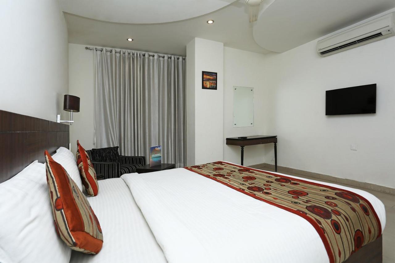 Capital O 3600 Hotel Royal Windsor Kāthgodām Kültér fotó