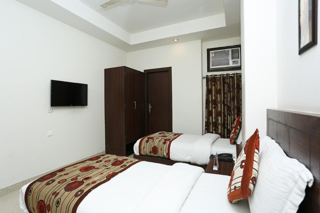 Capital O 3600 Hotel Royal Windsor Kāthgodām Kültér fotó