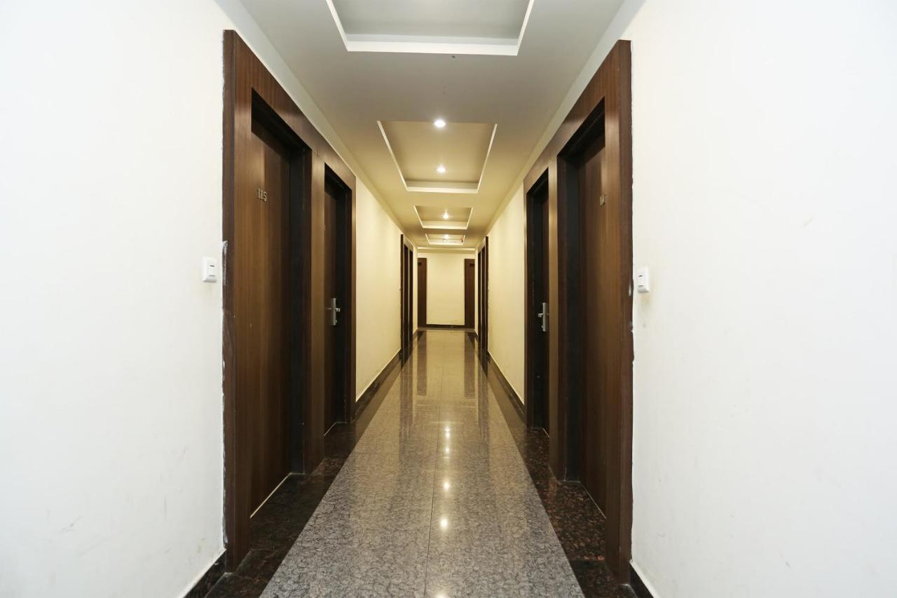 Capital O 3600 Hotel Royal Windsor Kāthgodām Kültér fotó