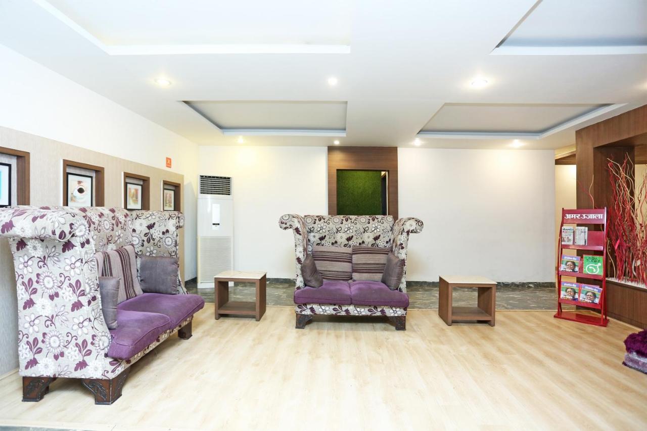 Capital O 3600 Hotel Royal Windsor Kāthgodām Kültér fotó