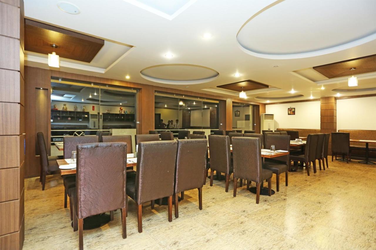 Capital O 3600 Hotel Royal Windsor Kāthgodām Kültér fotó