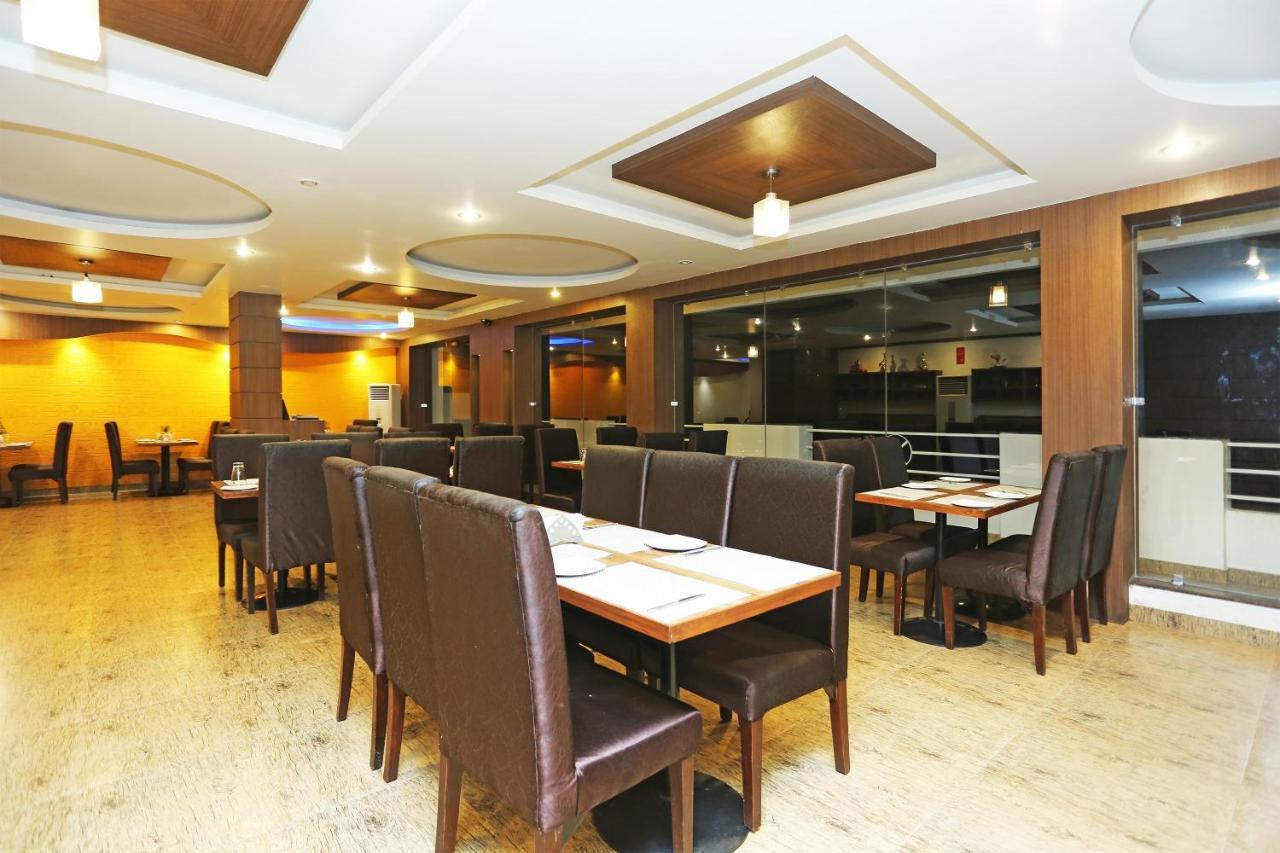 Capital O 3600 Hotel Royal Windsor Kāthgodām Kültér fotó
